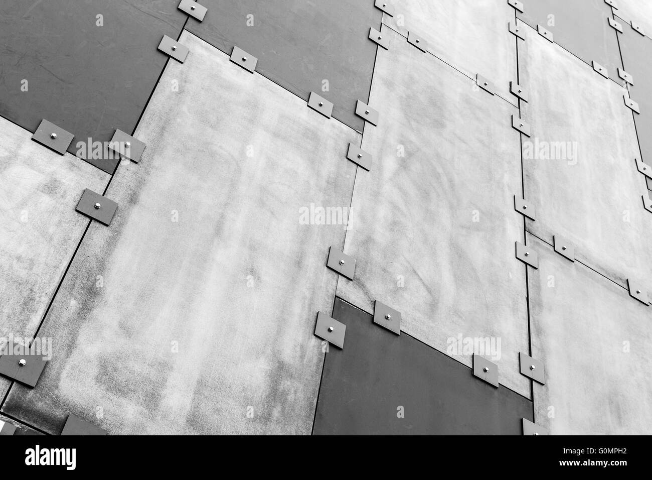 À la recherche de l'image monochrome jusqu'à l'Redmonds bâtiment qui fait partie de l'immense Campus de l'Université John Moores à Liverpool Banque D'Images