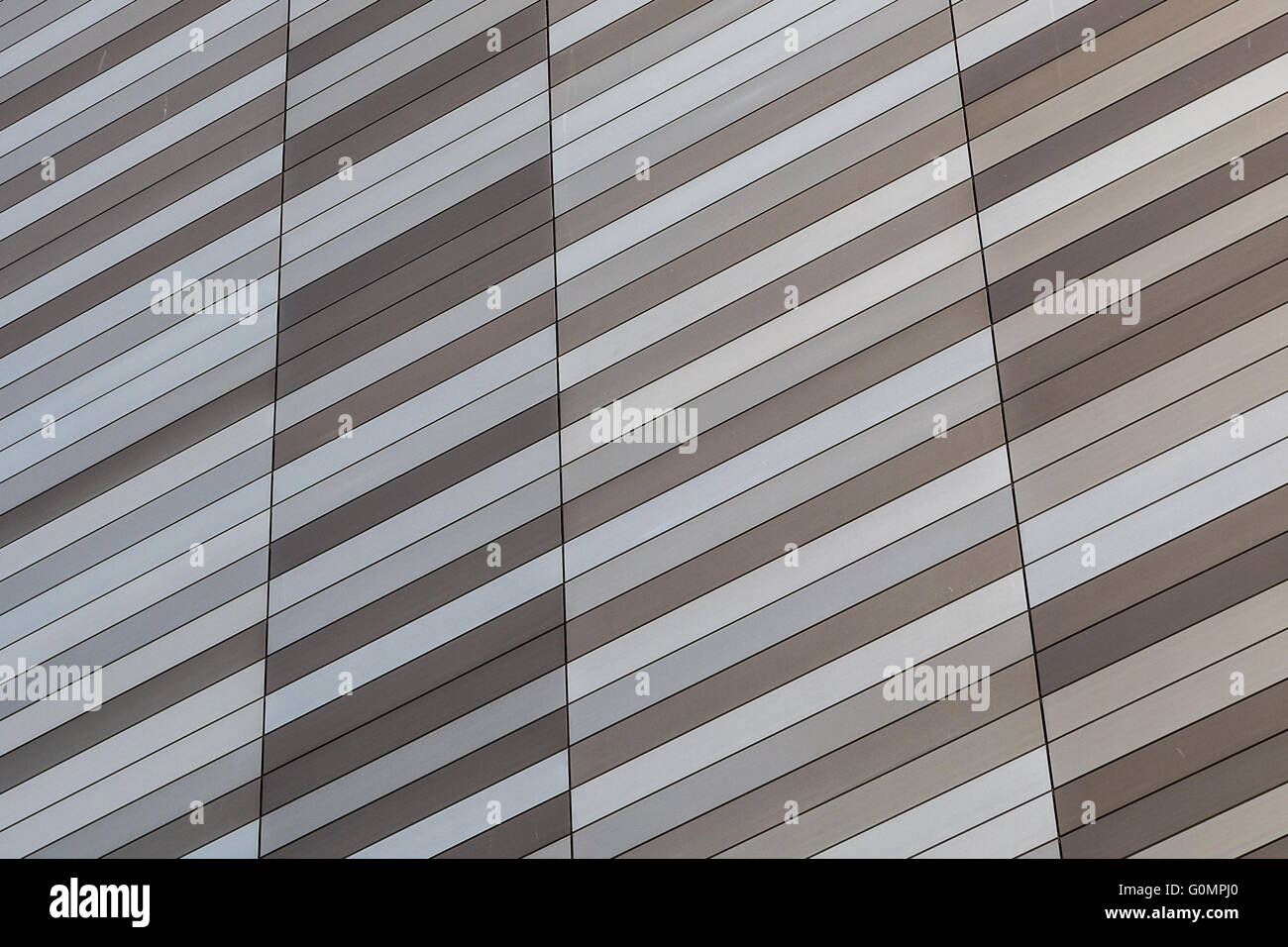 Couleur subtilement/panneaux teintés à l'extérieur de l'édifice Apex (partie de l'Université de Liverpool). Banque D'Images