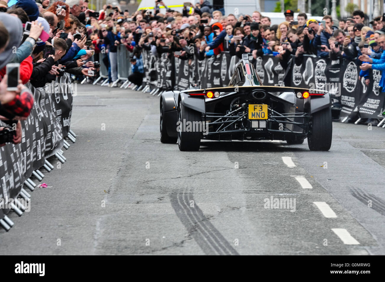 DUBLIN, IRLANDE. 01 mai 2016 - UN Mono, société basée à Liverpool (BAC Briggs Compagnie Automobile), entraînée par Oliver Webb au début de la course de 2016 à Bucarest Banque D'Images