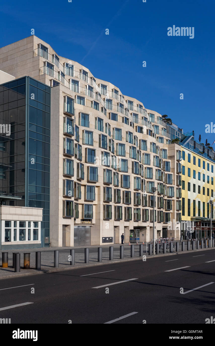 DZ Bank Building in Pariser Platz, conçu par l'architecte Frank Gehry, O en 1998 Berlin Allemagne Europe Banque D'Images