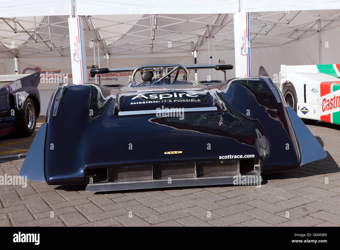 Vue frontale d'une Lola T222 Can Am race car utilisé pour définir un record de vitesse, à l'affiche au Silverstone Classic Media Day 2016 Banque D'Images