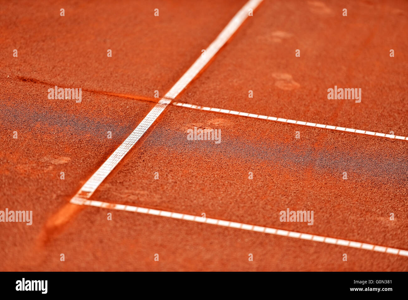 Détail d'une empreinte de base sur un cour de tennis en terre battue Banque D'Images