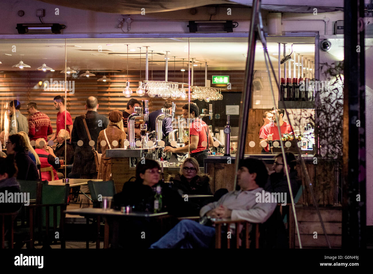 Southbank bar par la vitre de l'alcool potable cafe Banque D'Images