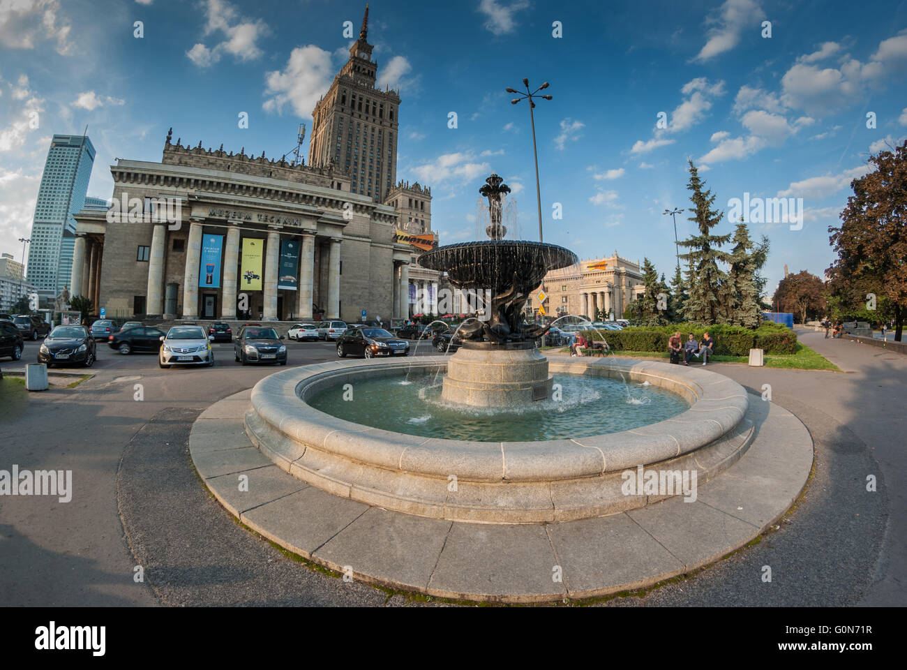 La fontaine et le Palac Kultury (Palais de la Culture), Warszawa Banque D'Images