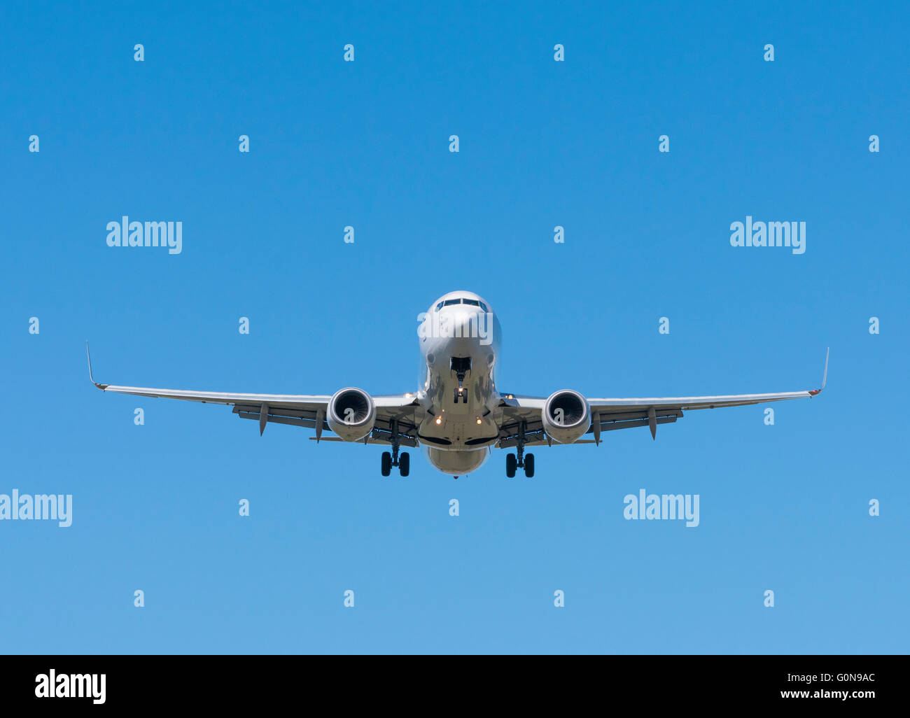 L'atterrissage de l'avion de passagers Jet Banque D'Images