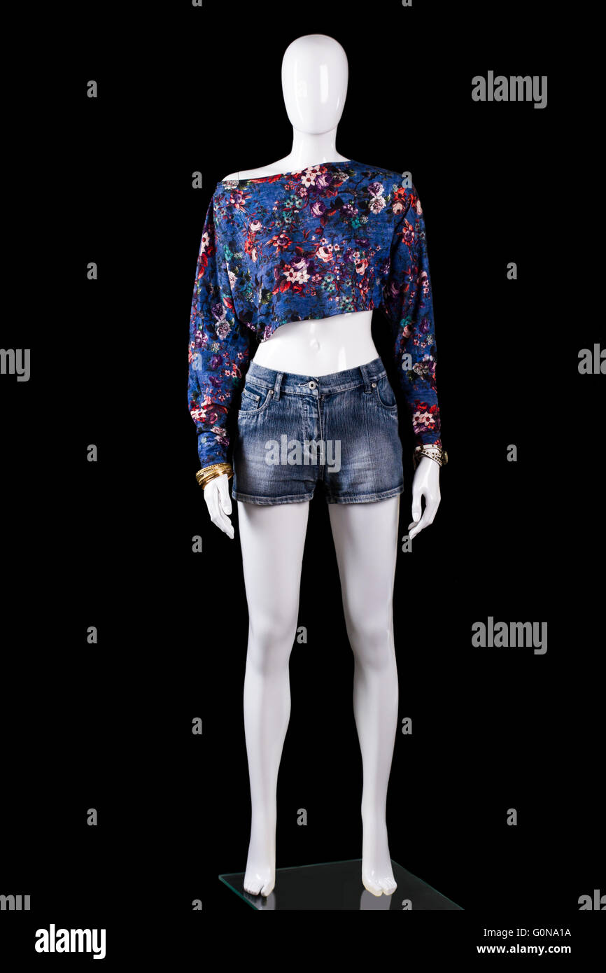 Petit top avec short en jean. Banque D'Images