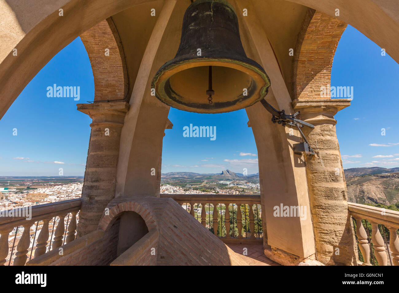 Antequera, la province de Malaga, Andalousie, Espagne du sud. Chambre de Bell au sommet de la Torre del Homenaje, ou garder à la Alcazaba Banque D'Images