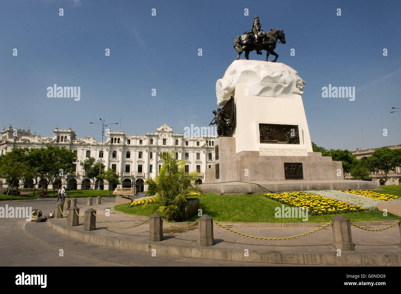 Plaza San Martin square avec statue de monument à José de San Martín, Lima, Pérou Banque D'Images