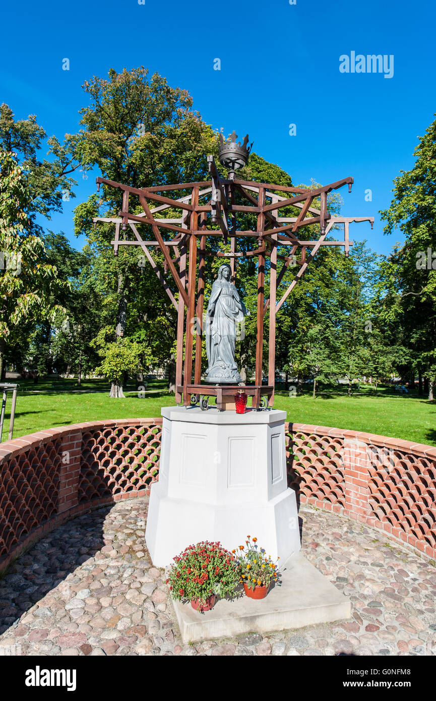 Vierge Marie statue de Wilanow Park près de Varsovie, Pologne. Warszawa. Banque D'Images