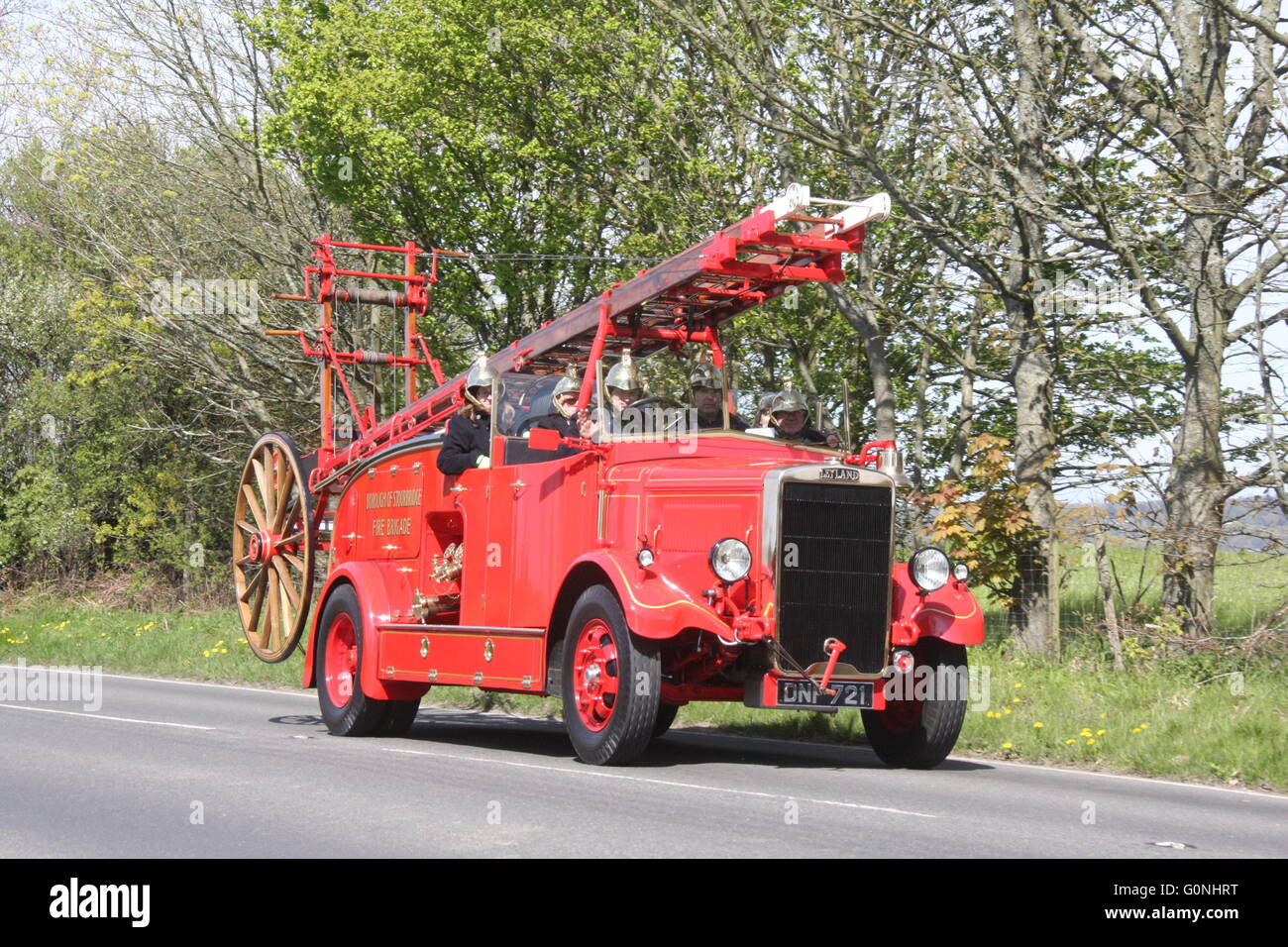 Arrondissement de Loire-atlantique VINTAGE 1939 ROUGE FEU LEYLAND MOTEUR SUR UN VÉHICULE Ancien terme Banque D'Images