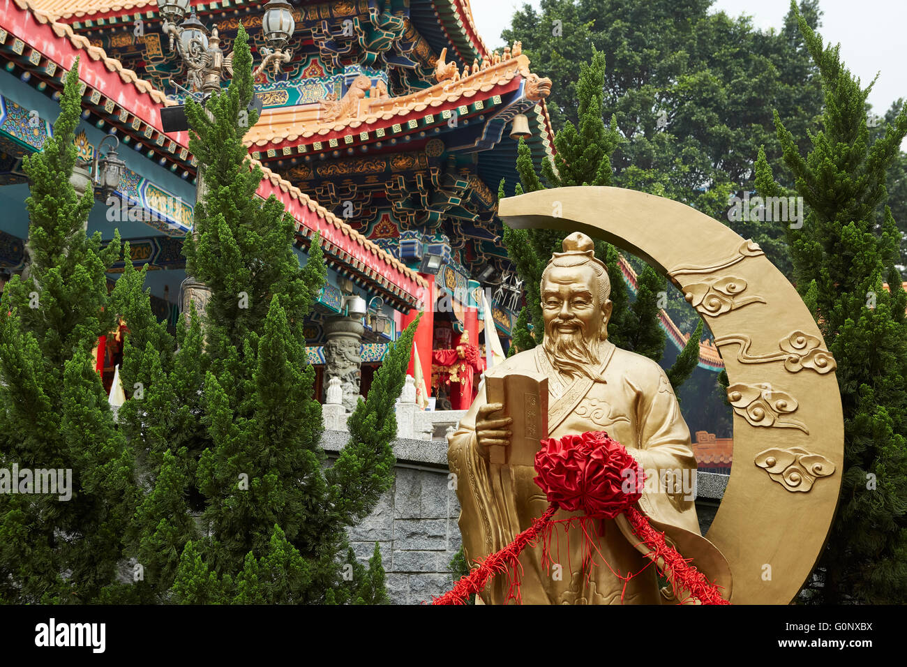 Or orné de la statue à l'Oriental le Temple de Wong Tai Sin, Hong Kong. Banque D'Images