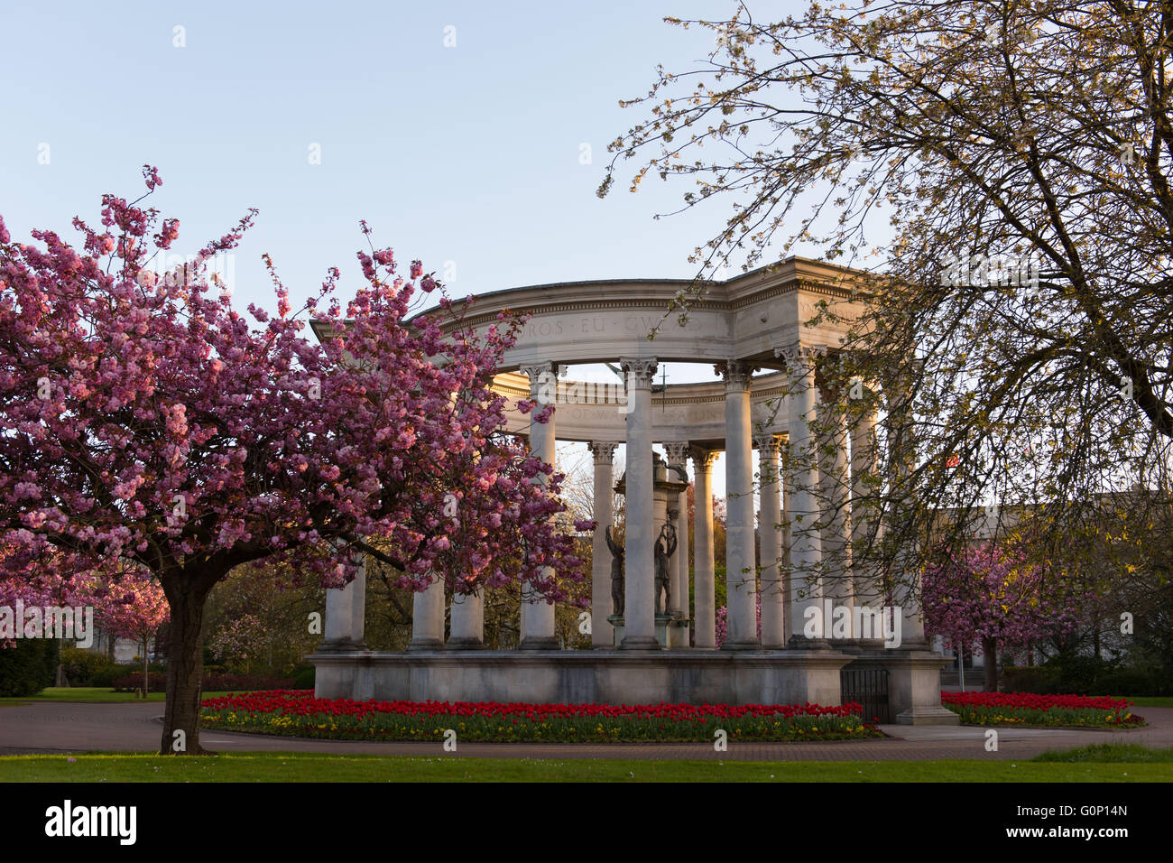 Le Cénotaphe monument commémoratif de guerre à Alexandra Gardens, Cathays Park, Cardiff, Pays de Galles du sud. Banque D'Images
