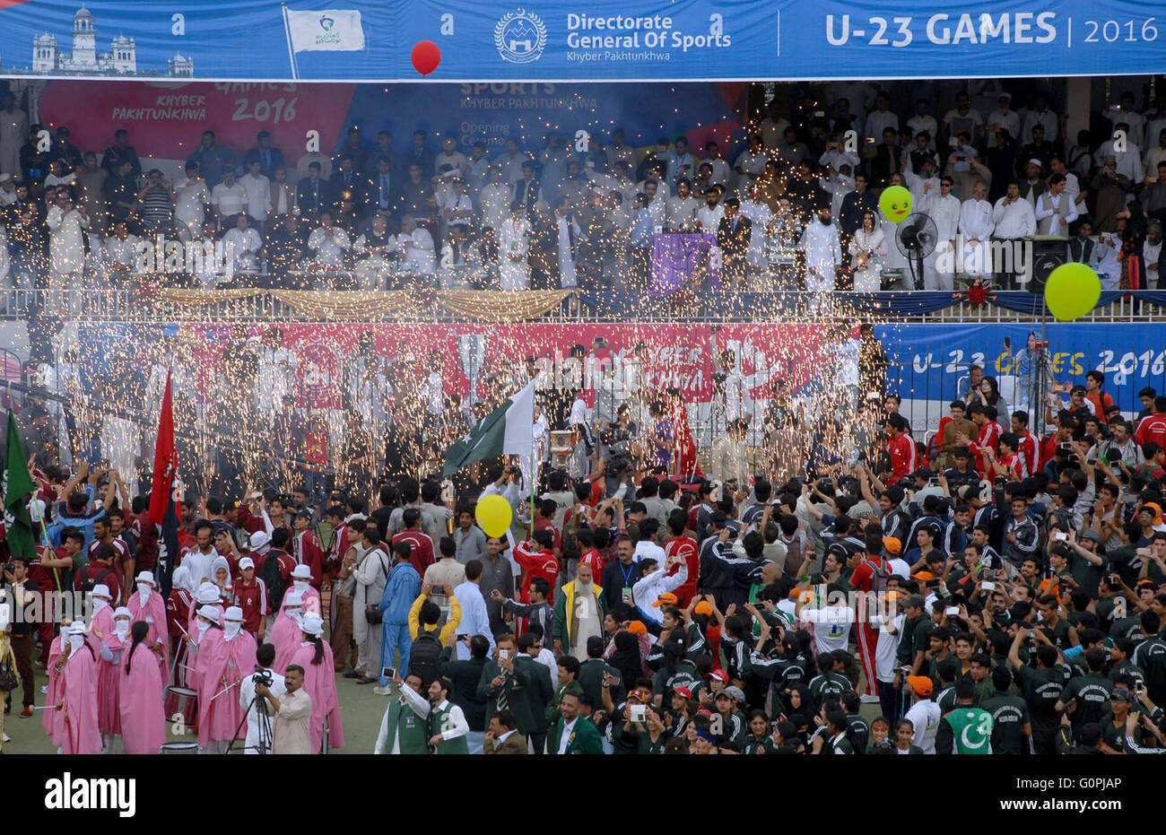 Vues de sous-23 Festival Jeux cérémonie tenue au complexe sportif de Peshawar le Mardi, Mai 03, 2016. La cérémonie était présidée par le chef du Tehreek-e-Insaf Imran Khan. Banque D'Images