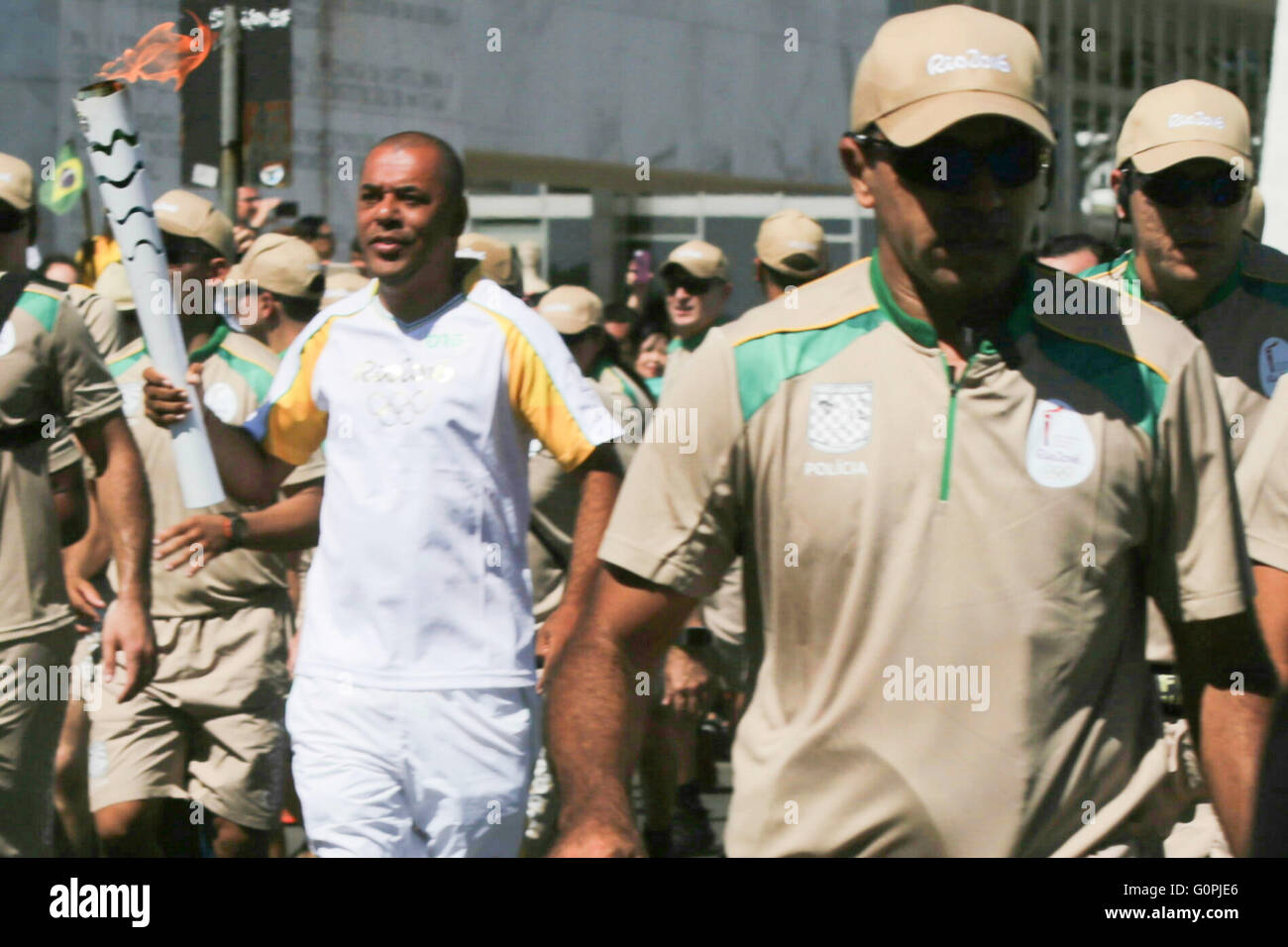 Brasilia, Brésil. 3 mai, 2016. L'arrivée de la flamme olympique à Brasilia : La Flamme Olympique a quitté le palais présidentiel, autour de 10h00 le mardi (3), à Brasilia. La route a commencé à traverser l'esplanade des ministères et les chefs de l'JK Bridge, qui vont aller à la jetée d'un itinéraire à faire en bateau. Au total, 118 km parcourus dans la capitale. Credit : Fotoarena/Alamy Live News Banque D'Images