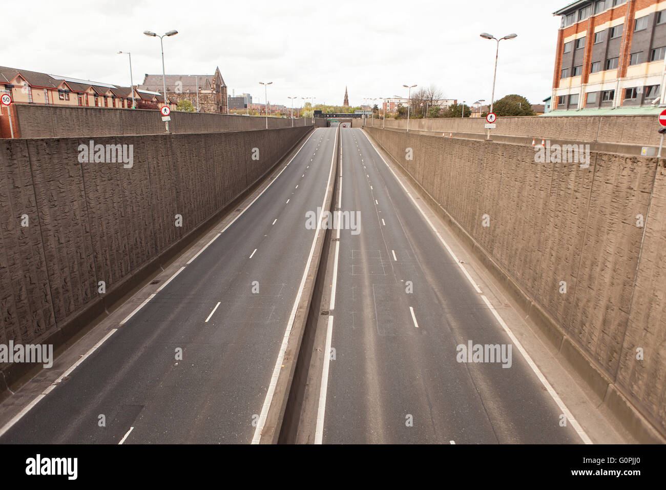 Belfast, Royaume-Uni, Europe. 3e mai 2016. Westlink A12 à Belfast a été fermée entre Divis Street et York Street en raison d'un incident sur Clifton Street Bridge. Elle a été rouverte dans les deux sens à 18:00 Credit : Bonzo/Alamy Live News Banque D'Images