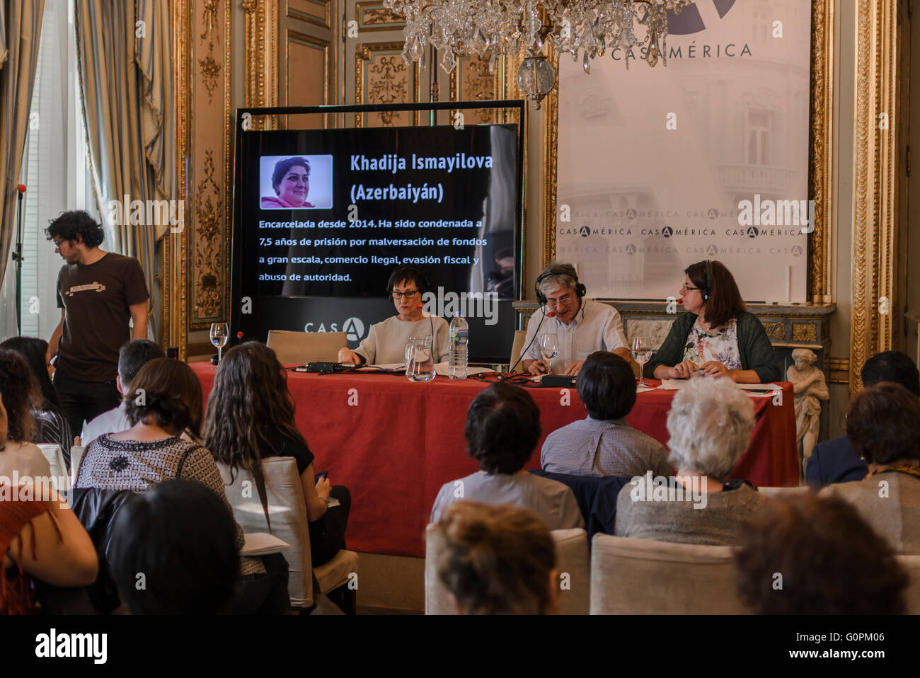 Madrid, Espagne, 3e mai 2016. Casamérica. Journaliste dans une conférence à la Journée mondiale de la liberté de presse organisée par Reporters sans frontières avec son président, Mme Malén Aznárez. Credit : Enrique Davó/Alamy Live News Banque D'Images