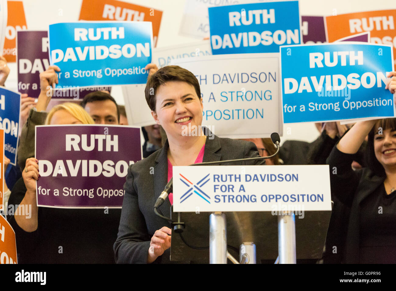 Edinburgh, Royaume-Uni. 04 mai, 2016. Ruth Davidson a commencé son dernier effort pour diriger le parti conservateur d'opposition à l'élection parlementaire écossais avec une veille de scrutin rassemblement à l'Royal Botanic Garden, Édimbourg Crédit : Richard Dyson/Alamy Live News Banque D'Images