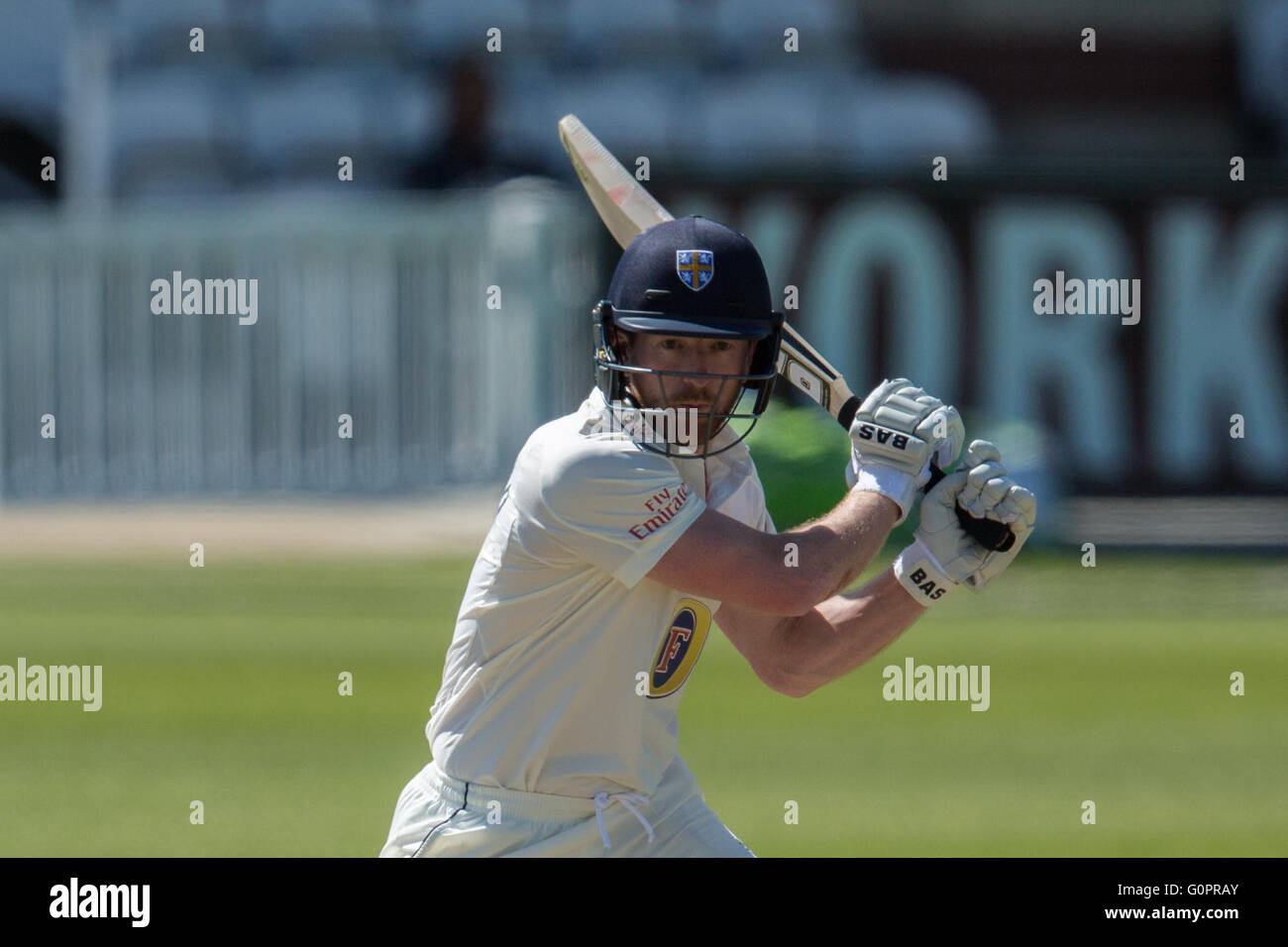 Londres, Royaume-Uni. 4 mai 2016. Paul Collingwood atteint son bâton de Durham 100 contre Surrey à l'Oval sur le quatrième jour de la Comté Specsavers championnat à l'Ovale. David Rowe/ Alamy Live News Banque D'Images