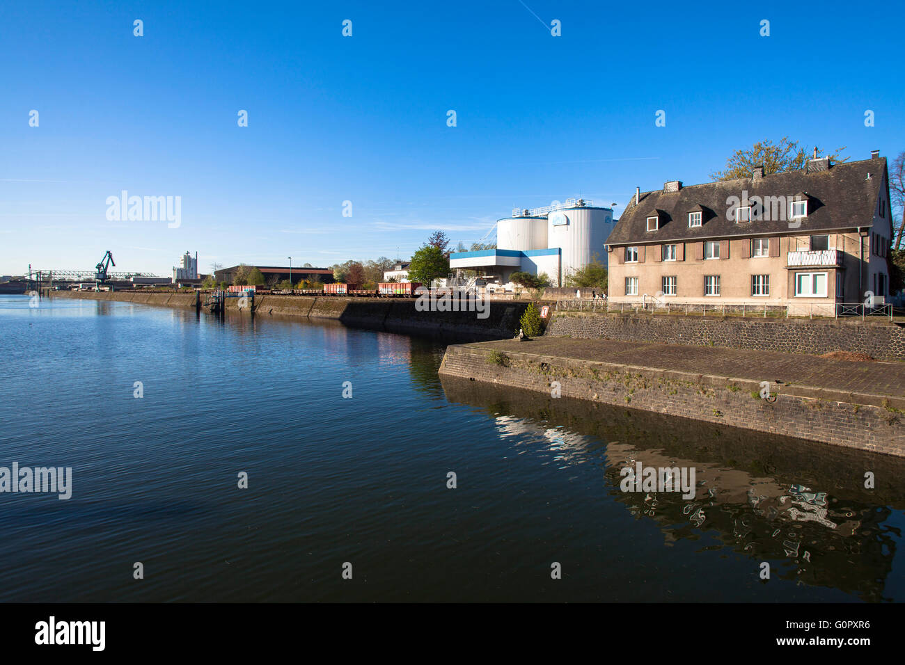 L'Europe, l'Allemagne, Cologne, le port du Rhin dans le quartier de Deutz. Banque D'Images