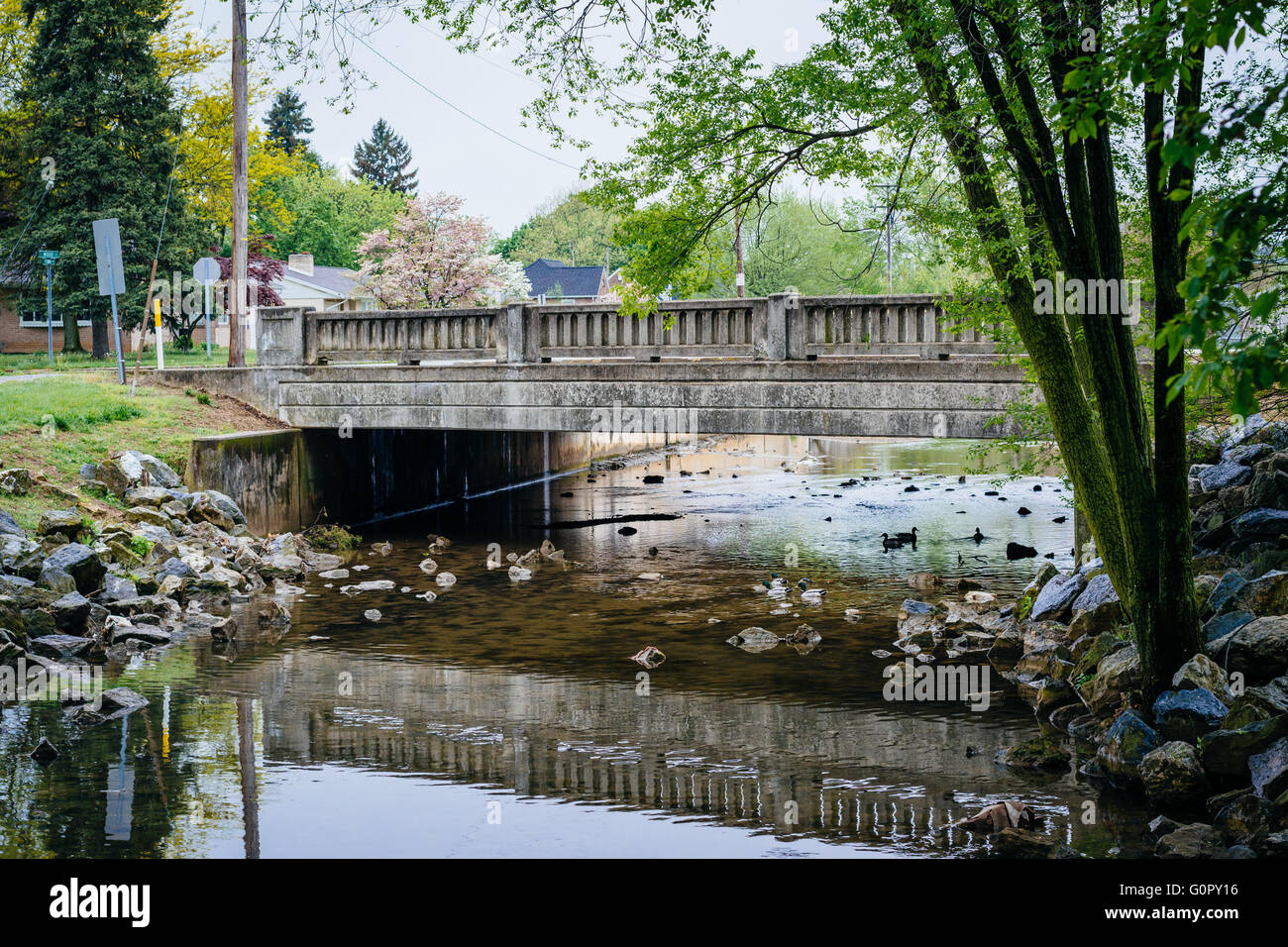 Pont sur Willis exécuter, à York, Pennsylvanie. Banque D'Images