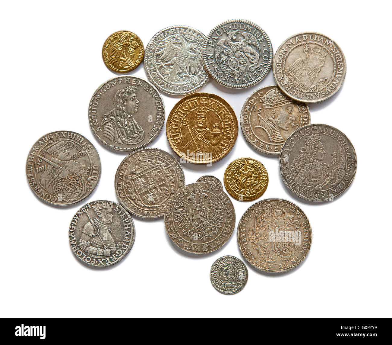 La collection de pièces de monnaie médiévale sur le fond blanc Banque D'Images