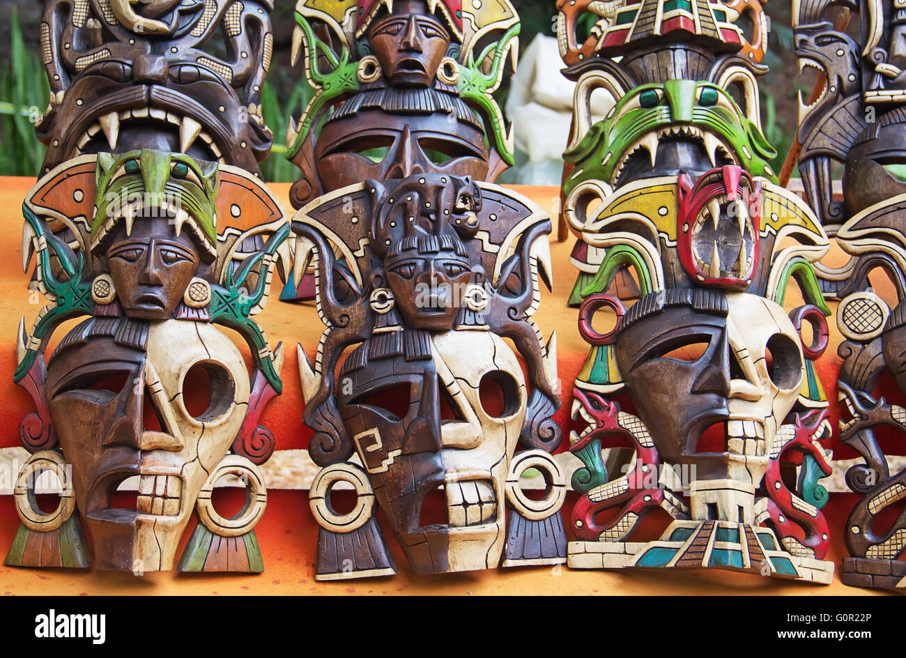 Mayan masques en bois sur le marché de rue Banque D'Images