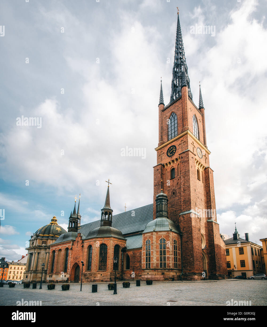 Riddarholmskyrkan Église à la journée ensoleillée sur Birger Jarls Torg à Stockholm, Suède Banque D'Images