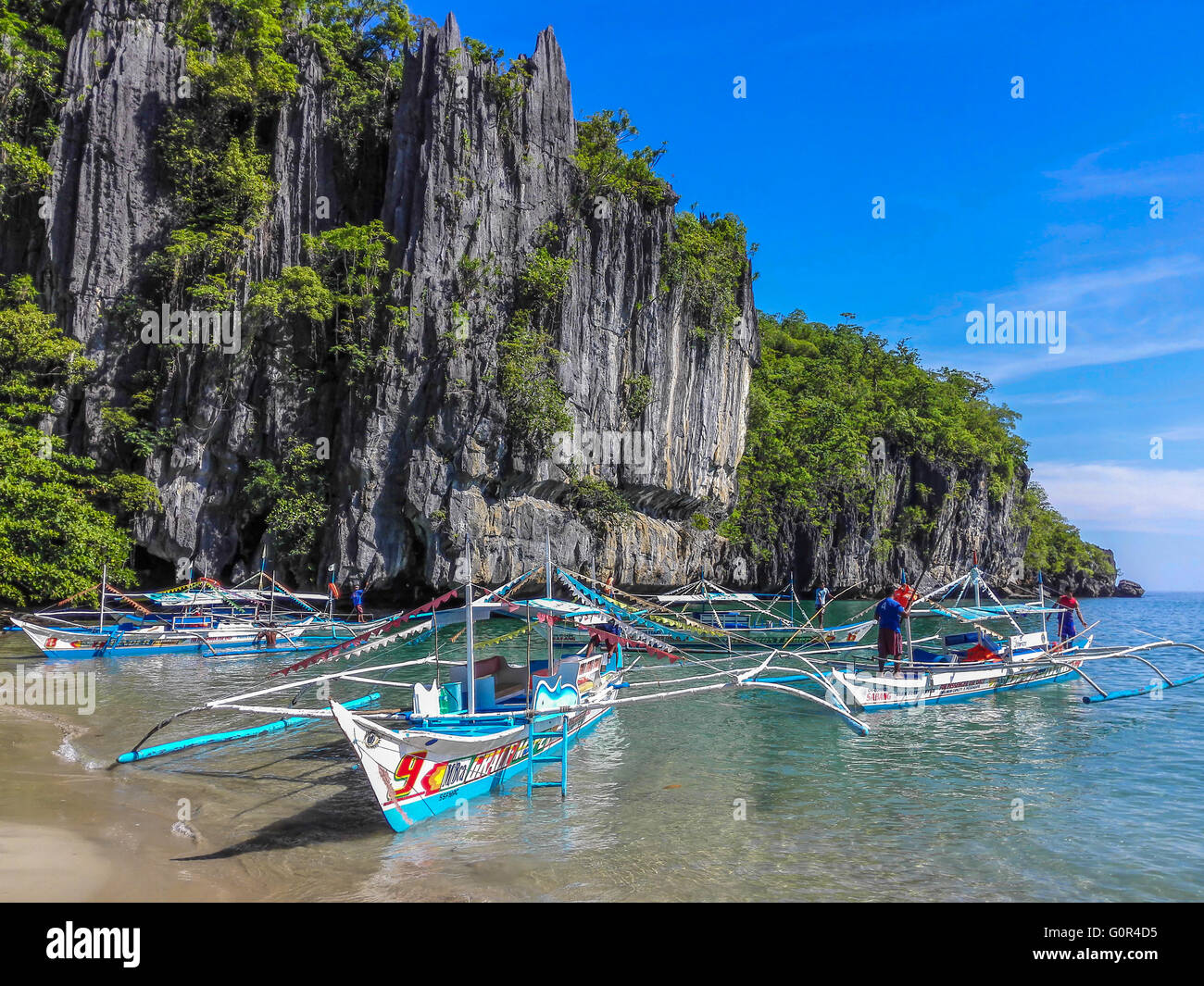 Philippines Palawan Sabang bateaux amènent les touristes à la rivière souterraine, l'une des 7 merveilles naturelles du monde. Banque D'Images