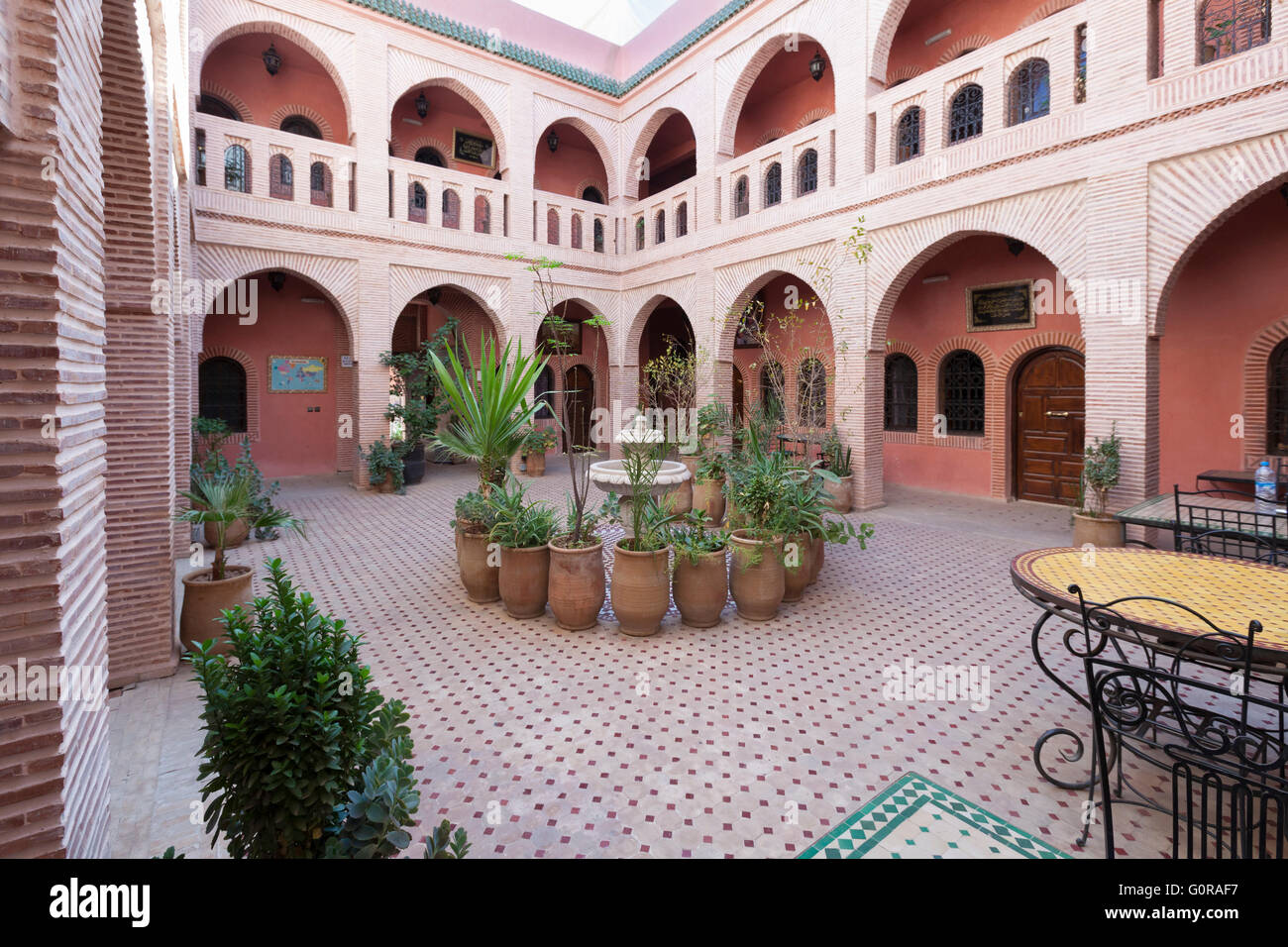 Cour intérieure d'un riad à Marrakech, Maroc Banque D'Images