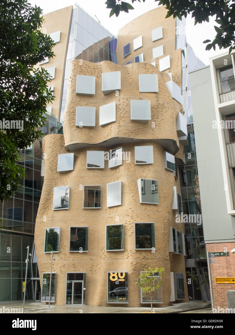 Dr Chau aile Chak Building, conçu par Frank Gehry. Banque D'Images
