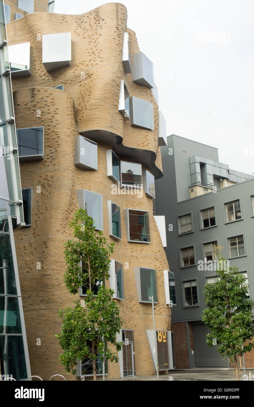 Dr Chau aile Chak Building, conçu par Frank Gehry. Banque D'Images