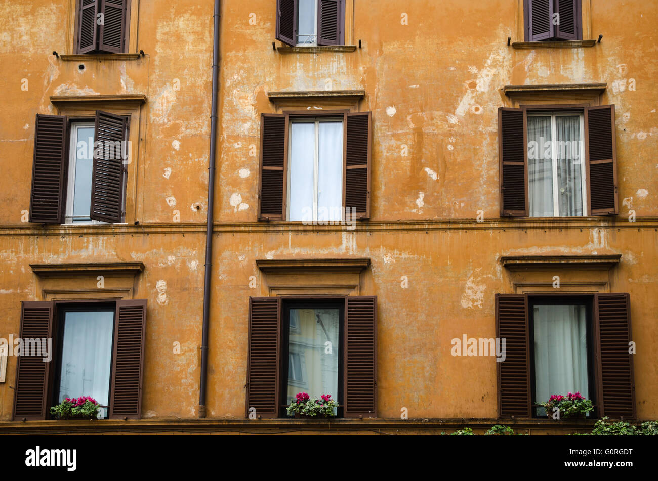 Façade de maison typiquement italien à Rome Banque D'Images