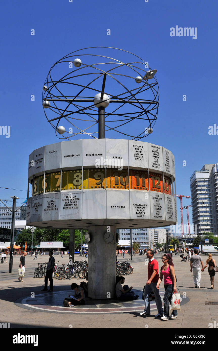 Urania World Time Clock, Alexanderplatz, Mitte, Berlin, Allemagne / Place Alexander Banque D'Images