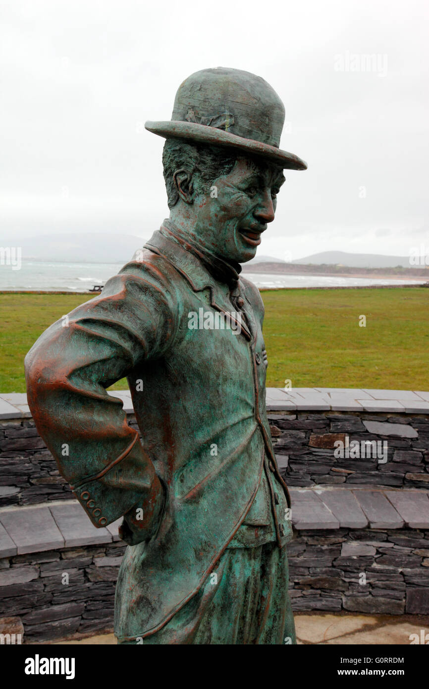 Statue en bronze de Charles Chaplin à Waterville, sa destination de vacances irlandais Banque D'Images