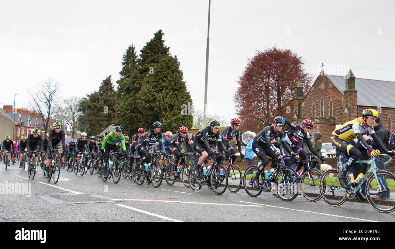 Le Tour de Yorkshire traverse Northallerton, Yorkshire du nord au 1er mai 2016 Banque D'Images Le Tour de Yorkshire traverse Northallerton, Yorkshire du nord au 1er mai 2016 Banque D'Images