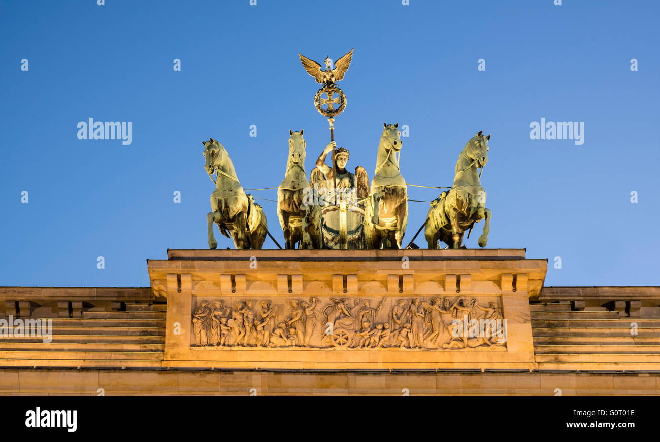 Détail de Quadriga sur le dessus de la porte de Brandebourg à Berlin Allemagne Banque D'Images