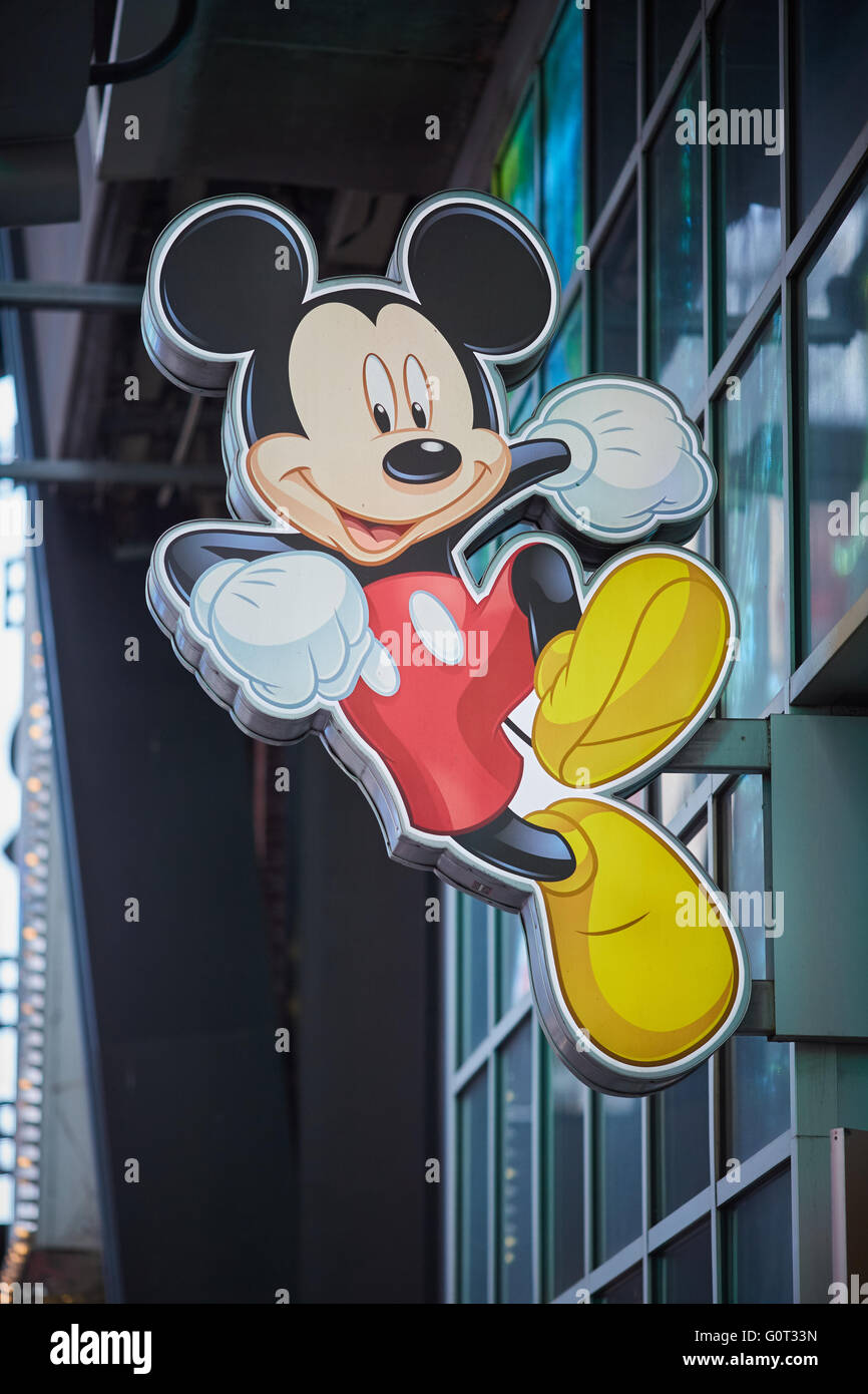 New York Times Square magasin Disney Mickey Mouse signe extérieur logo Banque D'Images