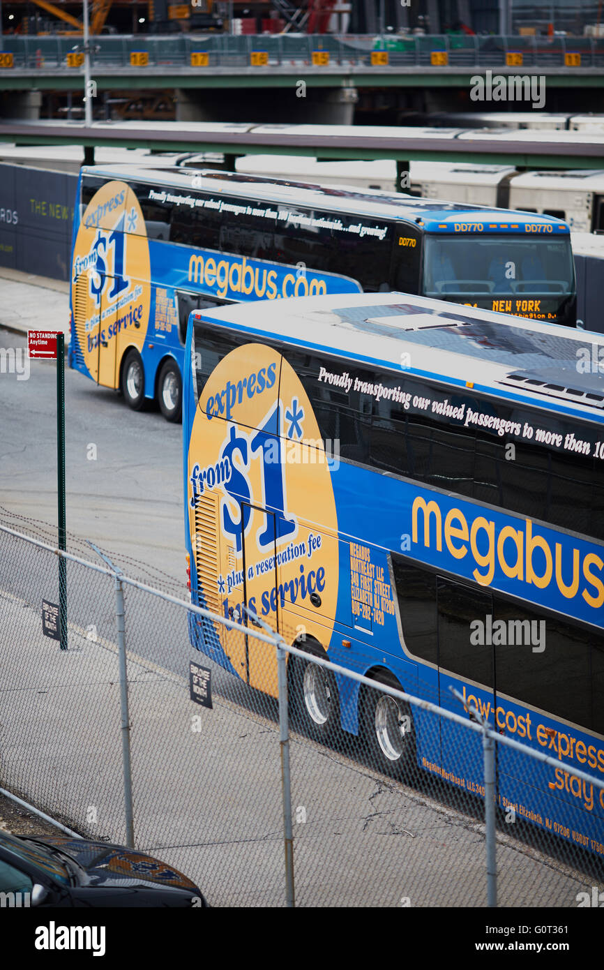 New York 1 mégabits company autobus bus double decker arrêté seule flotte la flotte de l'entreprise coach deux couleurs d'ensemble Banque D'Images