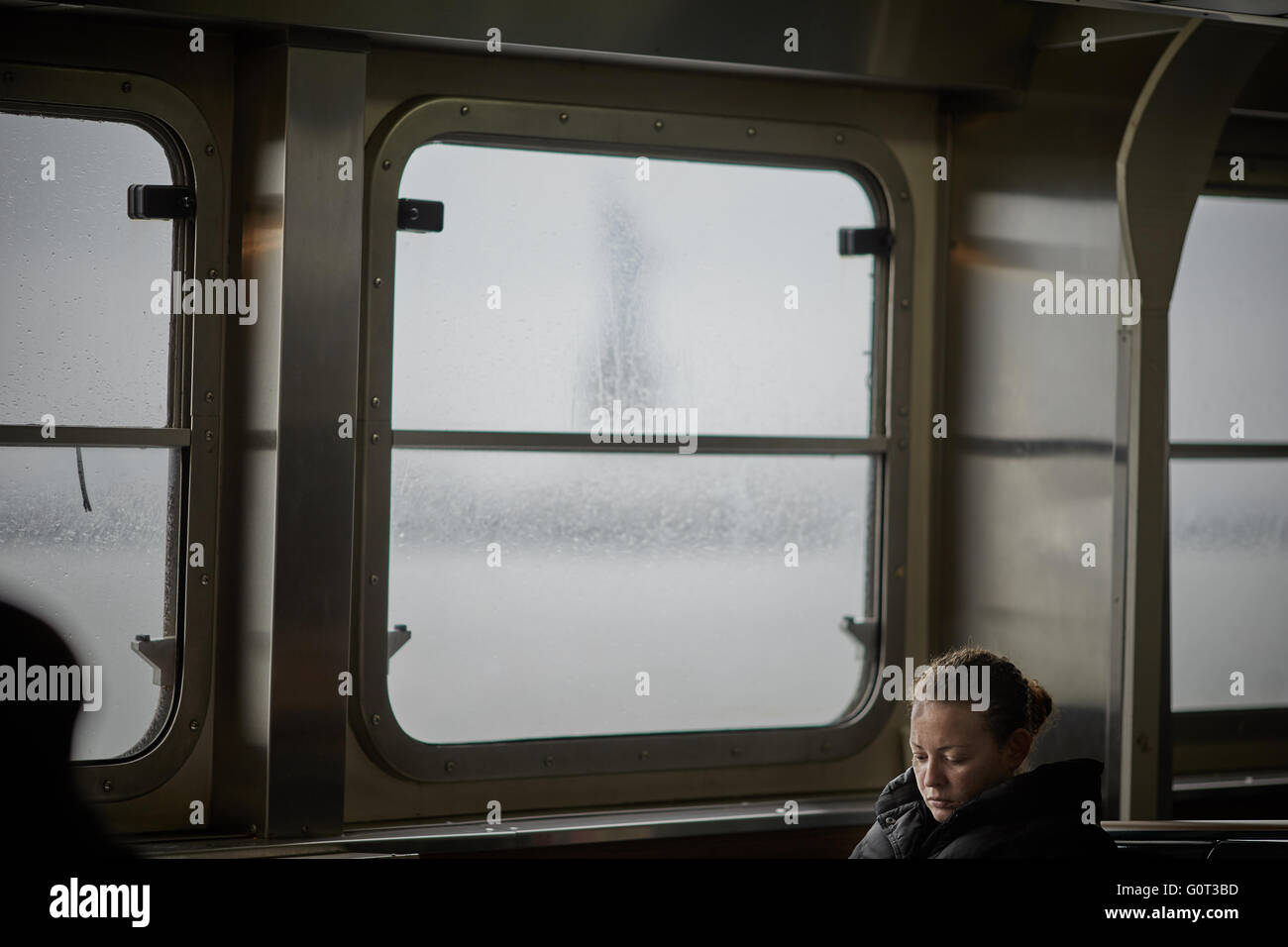 New York le Staten Island Ferry est un service de traversier de passagers exploité par la New York City Department of Transportation passe Banque D'Images