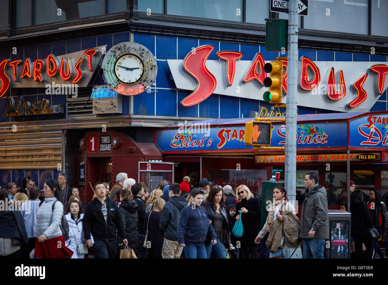New York Times square dîner Stardust extérieur Personnes foules nombreuses communautés communautaire bondé de nombreux lots collecte recueillie g Banque D'Images