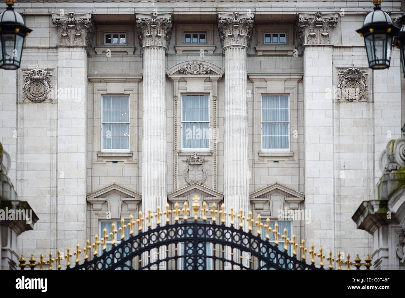 Au Palais de Buckingham Gate accueil de la Reine histoire historique en fer forgé de qualité important important de luxe de luxe et chic Banque D'Images