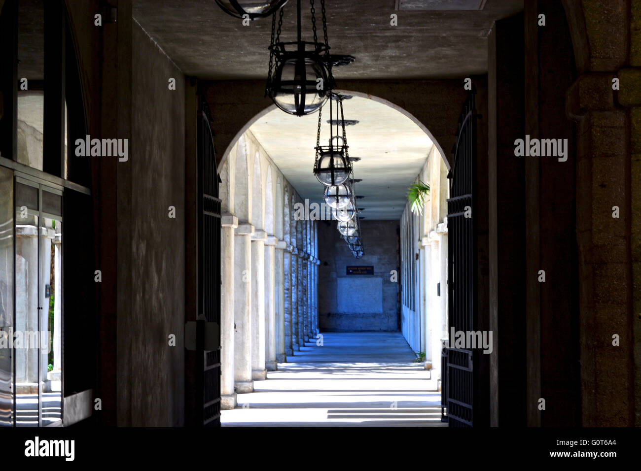 Couloir intérieur et lampes de porte Banque D'Images