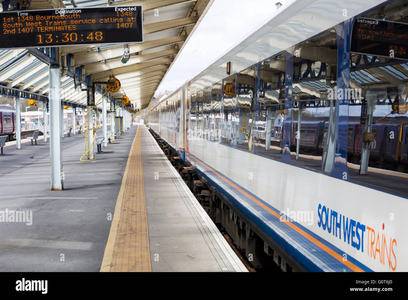 South West trains à la gare de Weymouth à Weymouth, Dorset, Royaume-Uni, en mai Banque D'Images