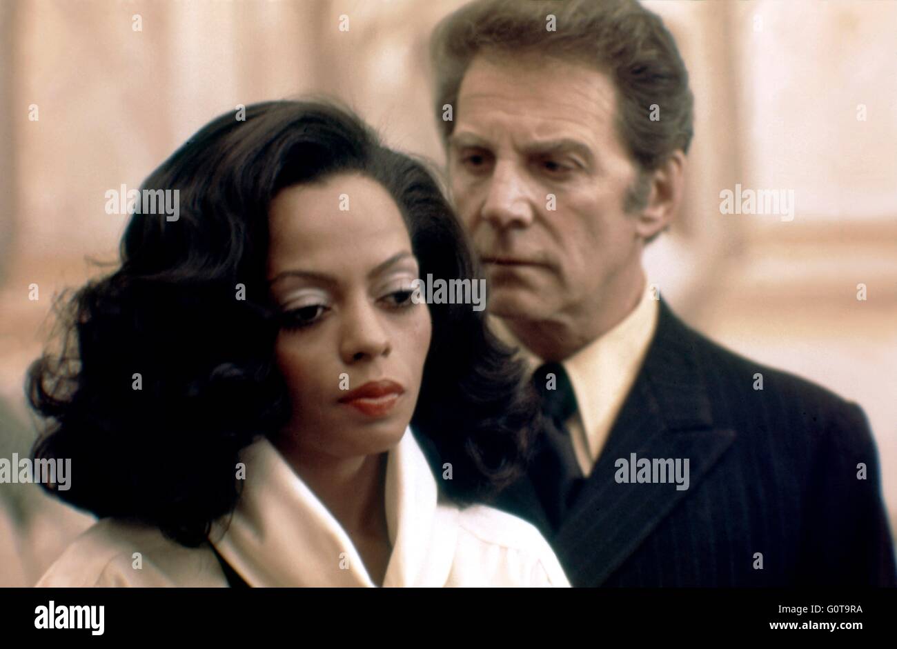Diana Ross et Jean-Pierre Aumont / Acajou / 1975 réalisé par Berry Gordy et Tony Richardson (Motown Productions / Nikor Productions / Paramount Pictures) Banque D'Images