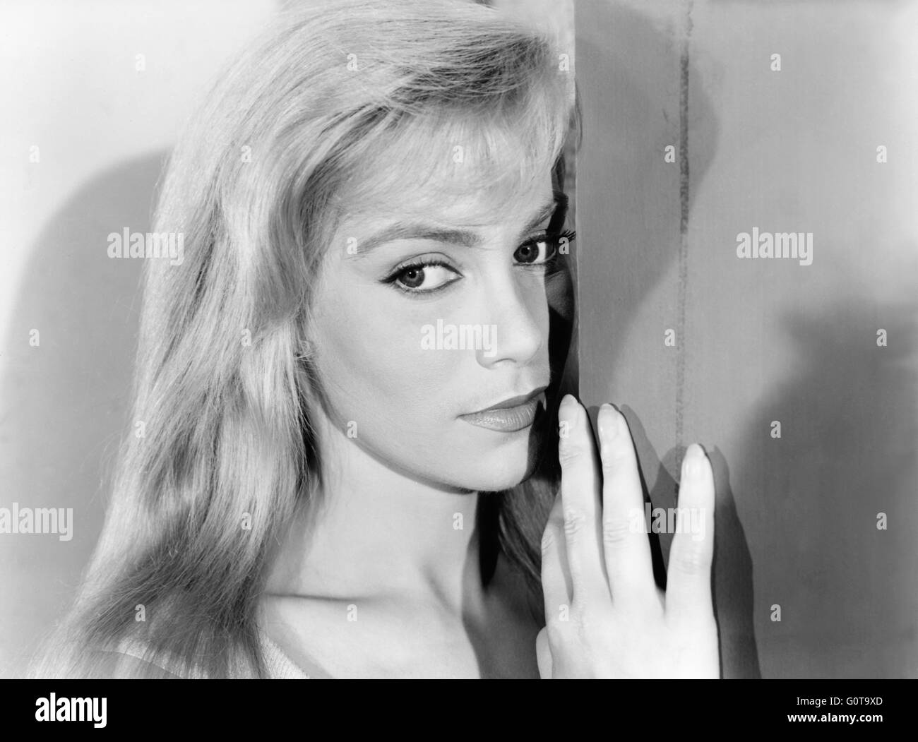 Estella Blain / Femmes disparaissent / 1959 réalisé par Edouard Molinaro (Productions Jacques Roitfeld / Les Films Sirius) Banque D'Images