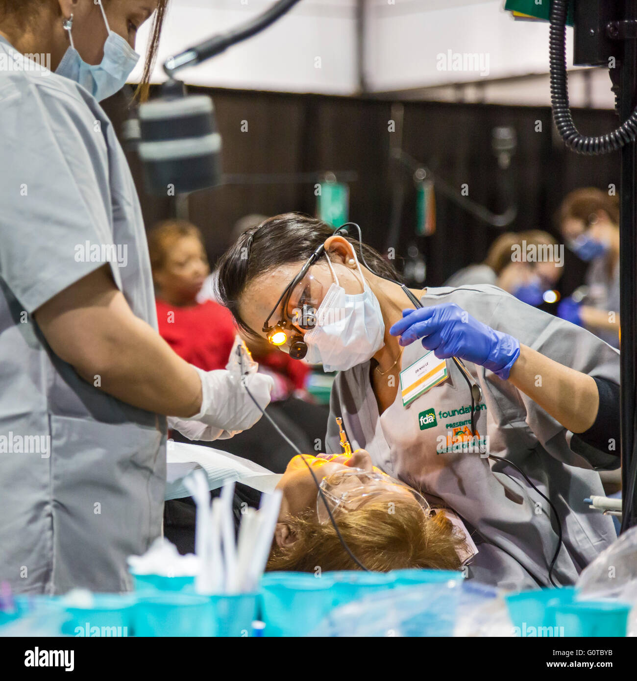 Jacksonville, Floride - une clinique dentaire de deux jours organisé par la Mission à but non lucratif de la miséricorde a traité environ 3 000 patients. Banque D'Images