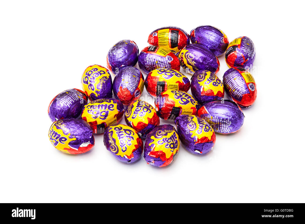 Cadbury's crème oeufs Les oeufs de Pâques en chocolat, isolated on a white background studio. Banque D'Images