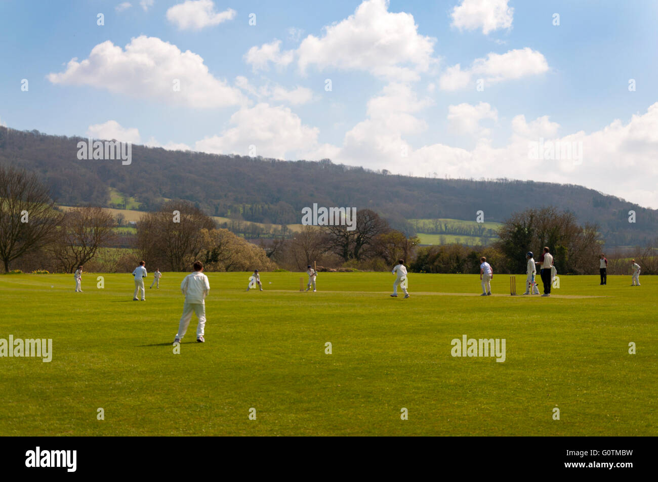 Ecoliers de cricket en cours Banque D'Images