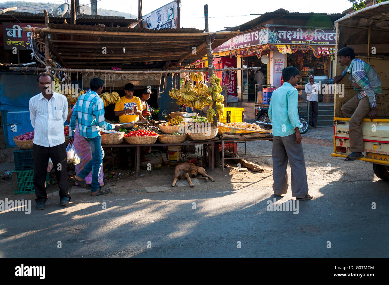 Marché en Paud Mulshi, vallée, Maharashtra, Inde Banque D'Images