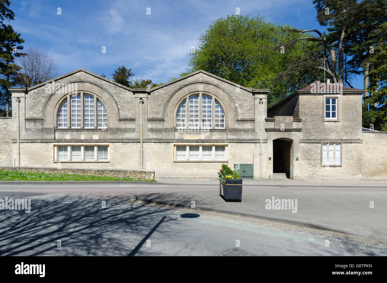 Immeuble sur Road Tetbury au bord d'accueil Parc à Cirencester Banque D'Images